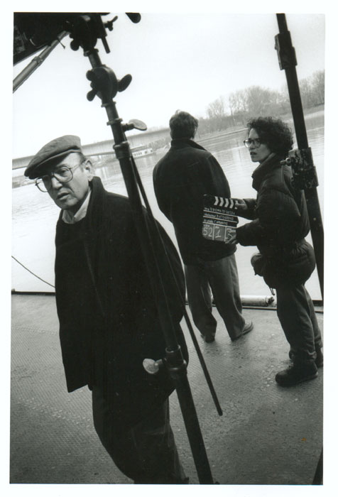 Theo&nbsp;Angelopoulos&nbsp;und&nbsp;Mitarbeitende&nbsp;während&nbsp;der&nbsp;Dreharbeiten&nbsp;zum&nbsp;Film&nbsp;«Der&nbsp;Blick&nbsp;des&nbsp;Odysseus»,&nbsp;Magnum&nbsp;Photos,&nbsp;1994.
