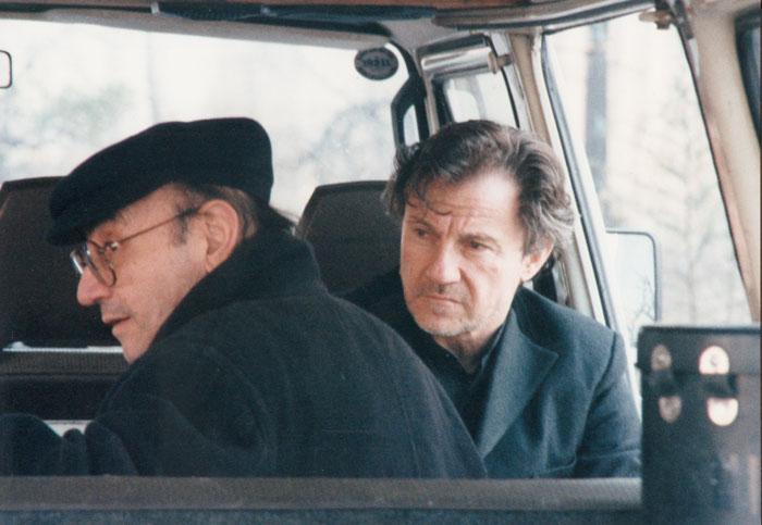 &nbsp;Theo&nbsp;Angelopoulos&nbsp;und&nbsp;Harvey&nbsp;Keitel&nbsp;während&nbsp;Dreharbeiten&nbsp;zum&nbsp;Film&nbsp;«Der&nbsp;Blick&nbsp;des&nbsp;Odysseus»,&nbsp;1994.