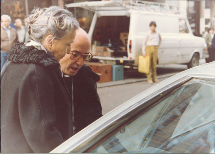 &nbsp;Theo&nbsp;Angelopoulos&nbsp;mit&nbsp;Dora&nbsp;Volanaki&nbsp;während&nbsp;der&nbsp;the&nbsp;Dreharbeiten&nbsp;zum&nbsp;Film&nbsp;«Ulysses`&nbsp;gaze»,&nbsp;1994.