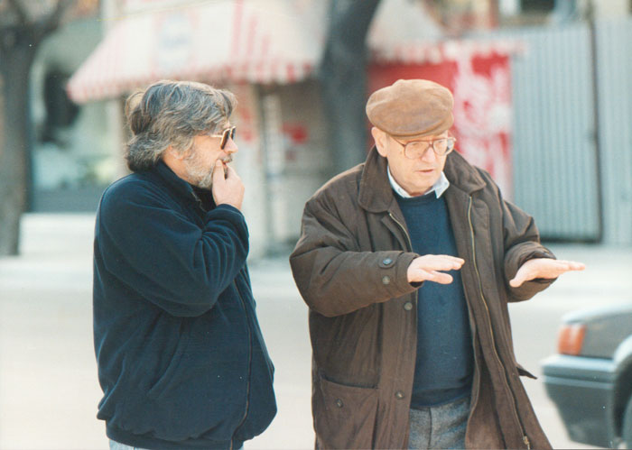 Theo&nbsp;Angelopoulos&nbsp;und&nbsp;Yorgos&nbsp;Arvanitis&nbsp;während&nbsp;Dreharbeiten&nbsp;zum&nbsp;Film&nbsp;«Die&nbsp;Ewigkeit&nbsp;und&nbsp;ein&nbsp;Tag»,&nbsp;Fotoreportage&nbsp;in&nbsp;Griechenland&nbsp;und&nbsp;im&nbsp;Ausland:&nbsp;Yanis&nbsp;Kiriakidis.