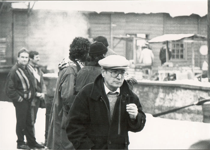 &nbsp;Theo&nbsp;Angelopoulos&nbsp;während&nbsp;Dreharbeiten&nbsp;zum&nbsp;Film&nbsp;«Der&nbsp;schwebende&nbsp;Schritt&nbsp;des&nbsp;Storches».