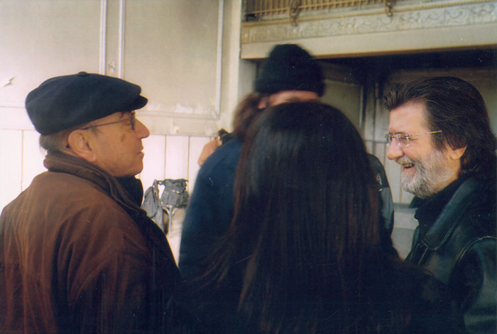 &nbsp;Theo&nbsp;Angelopoulos&nbsp;und&nbsp;Mitarbeitende&nbsp;während&nbsp;der&nbsp;Dreharbeiten&nbsp;zum&nbsp;Film&nbsp;«Eleni&nbsp;-&nbsp;die&nbsp;Erde&nbsp;weint»,&nbsp;2002.