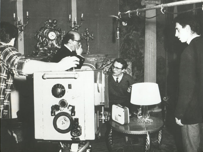 &nbsp;Theo&nbsp;Angelopoulos&nbsp;mit&nbsp;Studienfreunden&nbsp;während&nbsp;Dreharbeiten&nbsp;im&nbsp;I.D.H.E.C.