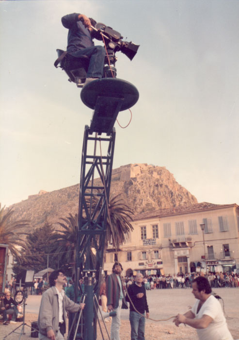 Theo&nbsp;Angelopoulos&nbsp;und&nbsp;Julio&nbsp;Brogi&nbsp;während&nbsp;Dreharbeiten&nbsp;zum&nbsp;Film&nbsp;«Reise&nbsp;nach&nbsp;Kithera»,&nbsp;Mitropapas&nbsp;Video,&nbsp;1983.