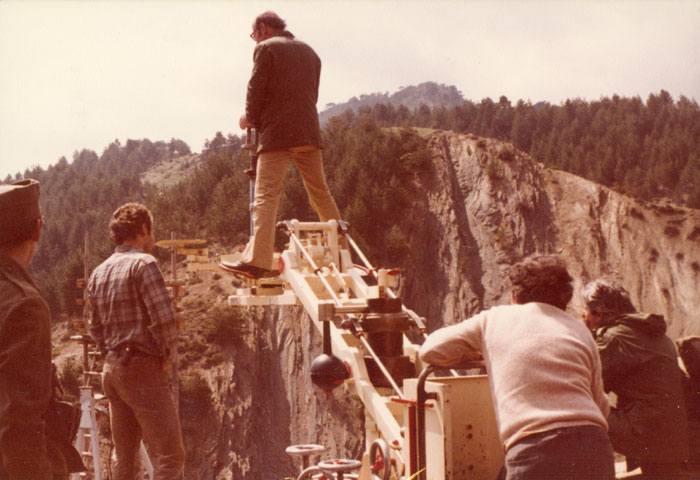 &nbsp;Theo&nbsp;Angelopoulos&nbsp;und&nbsp;Mitarbeitende&nbsp;während&nbsp;der&nbsp;Dreharbeiten&nbsp;zum&nbsp;Film&nbsp;«Reise&nbsp;nach&nbsp;Kithera»,&nbsp;&nbsp;1983.