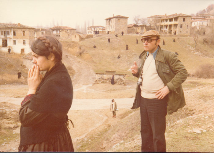 Theo&nbsp;Angelopoulos&nbsp;avec&nbsp;ses&nbsp;collaborateurs&nbsp;pendant&nbsp;le&nbsp;tournage&nbsp;du&nbsp;film&nbsp;“Voyage&nbsp;à&nbsp;Cythère”,&nbsp;1983