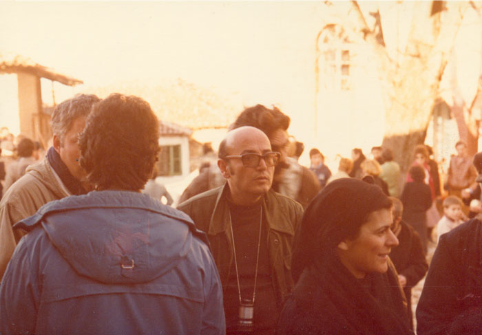 Theo&nbsp;Angelopoulos&nbsp;avec&nbsp;ses&nbsp;collaborateurs&nbsp;pendant&nbsp;le&nbsp;tournage&nbsp;du&nbsp;film&nbsp;“Voyage&nbsp;à&nbsp;Cythère”,&nbsp;1983