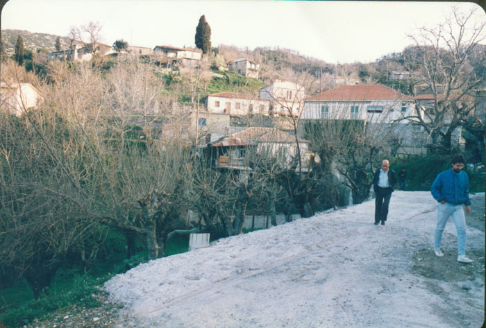 Theo&nbsp;Angelopoulos&nbsp;pendant&nbsp;le&nbsp;tournage&nbsp;du&nbsp;film&nbsp;“Paysage&nbsp;dans&nbsp;le&nbsp;brouillard”,&nbsp;1988