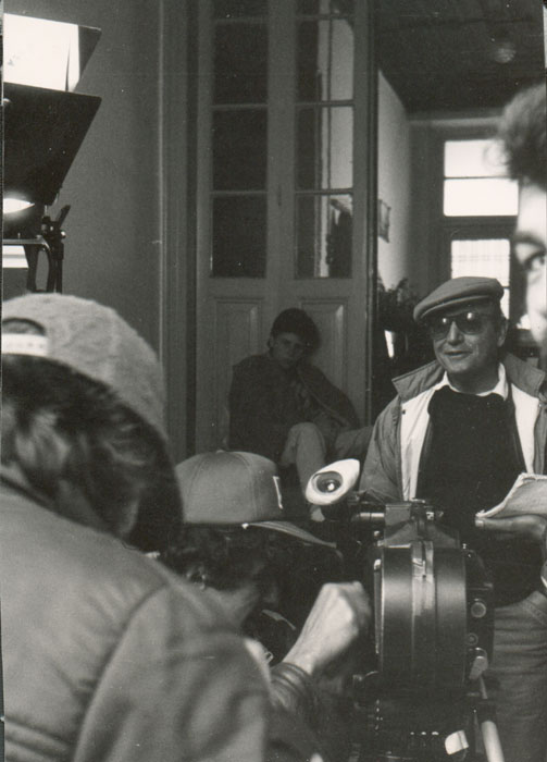 Theo&nbsp;Angelopoulos&nbsp;avec&nbsp;ses&nbsp;collaborateurs&nbsp;pendant&nbsp;le&nbsp;tournage&nbsp;du&nbsp;film&nbsp;“Les&nbsp;Chasseurs”,&nbsp;1977