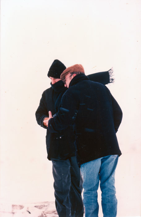 &nbsp;Ο&nbsp;Θόδωρος&nbsp;Αγγελόπουλος&nbsp;με&nbsp;τον&nbsp;Harvey&nbsp;Keitel&nbsp;κατά&nbsp;τη&nbsp;διάρκεια&nbsp;των&nbsp;γυρισμάτων&nbsp;της&nbsp;ταινίας&nbsp;«Το&nbsp;βλέμμα&nbsp;του&nbsp;Οδυσσέα»,&nbsp;1995