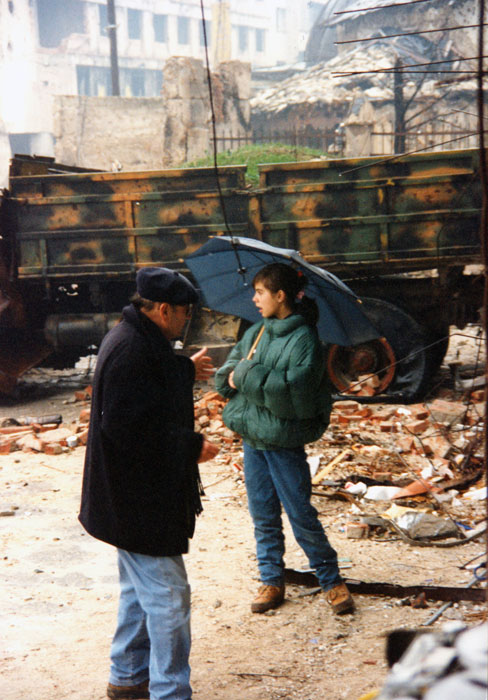 &nbsp;Ο&nbsp;Θόδωρος&nbsp;Αγγελόπουλος&nbsp;με&nbsp;τη&nbsp;μικρή&nbsp;...&nbsp;κατά&nbsp;τη&nbsp;διάρκεια&nbsp;των&nbsp;γυρισμάτων&nbsp;της&nbsp;ταινίας&nbsp;«Το&nbsp;βλέμμα&nbsp;του&nbsp;Οδυσσέα»,&nbsp;1995