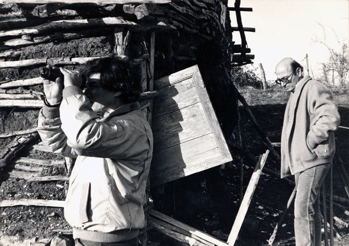 &nbsp;Ο&nbsp;Θόδωρος&nbsp;Αγγελόπουλος&nbsp;με&nbsp;τον&nbsp;...&nbsp;κατά&nbsp;τη&nbsp;διάρκεια&nbsp;των&nbsp;γυρισμάτων&nbsp;της&nbsp;ταινίας&nbsp;«Ταξίδι&nbsp;στα&nbsp;Κύθηρα»&nbsp;(;),&nbsp;Ελληνικός&nbsp;Οργανισμός&nbsp;Φωτορεπορτάζ,&nbsp;1983