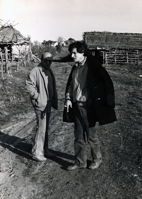 &nbsp;Ο&nbsp;Θόδωρος&nbsp;Αγγελόπουλος&nbsp;με&nbsp;τον&nbsp;...&nbsp;κατά&nbsp;τη&nbsp;διάρκεια&nbsp;των&nbsp;γυρισμάτων&nbsp;της&nbsp;ταινίας&nbsp;«Ταξίδι&nbsp;στα&nbsp;Κύθηρα»&nbsp;(;),&nbsp;Ελληνικός&nbsp;Οργανισμός&nbsp;Φωτορεπορτάζ,&nbsp;1983