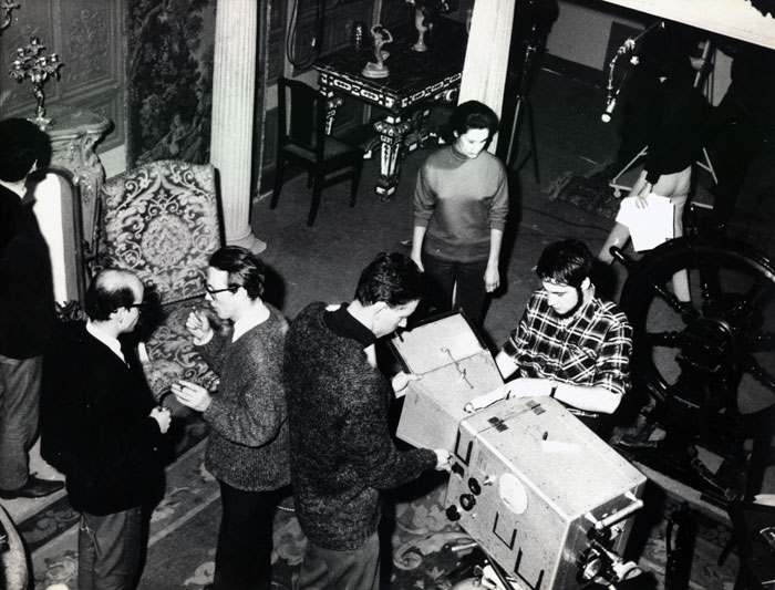 &nbsp;Γυρίσματα&nbsp;ταινίας&nbsp;στην&nbsp;I.D.H.E.C.&nbsp;κατά&nbsp;τη&nbsp;διάρκεια&nbsp;των&nbsp;φοιτητικών&nbsp;χρόνων&nbsp;του&nbsp;Θόδωρου&nbsp;Αγγελόπουλου,&nbsp;1962