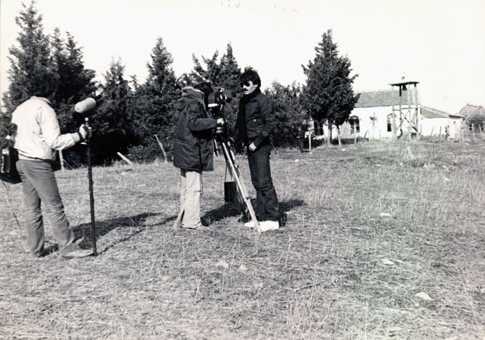 &nbsp;Ο&nbsp;Γιώργος&nbsp;Αρβανίτης&nbsp;με&nbsp;άλλους&nbsp;συνεργάτες&nbsp;του&nbsp;κατά&nbsp;τη&nbsp;διάρκεια&nbsp;των&nbsp;γυρισμάτων&nbsp;της&nbsp;ταινίας&nbsp;«Μέρες&nbsp;του&nbsp;’36»&nbsp;(;),&nbsp;Ελληνικός&nbsp;Οργανισμός&nbsp;Φωτορεπορτάζ,&nbsp;1972