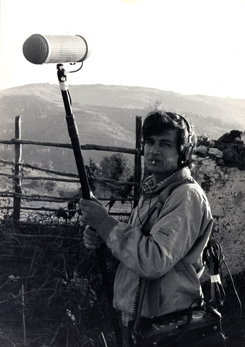 &nbsp;Ο&nbsp;Θανάσης&nbsp;Αρβανίτης&nbsp;κατά&nbsp;τη&nbsp;διάρκεια&nbsp;των&nbsp;γυρισμάτων&nbsp;της&nbsp;ταινίας&nbsp;«Μέρες&nbsp;του&nbsp;’36»&nbsp;(;),Ελληνικός&nbsp;Οργανισμός&nbsp;Φωτορεπορτάζ,&nbsp;1972