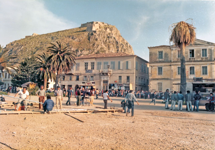 &nbsp;Μέλη&nbsp;του&nbsp;συνεργείου&nbsp;του&nbsp;Θόδωρου&nbsp;Αγγελόπουλου&nbsp;κατά&nbsp;τη&nbsp;διάρκεια&nbsp;των&nbsp;γυρισμάτων&nbsp;της&nbsp;ταινίας&nbsp;«Ο&nbsp;μελισσοκόμος»&nbsp;(;),&nbsp;Photo&nbsp;Mitropapas,&nbsp;1986