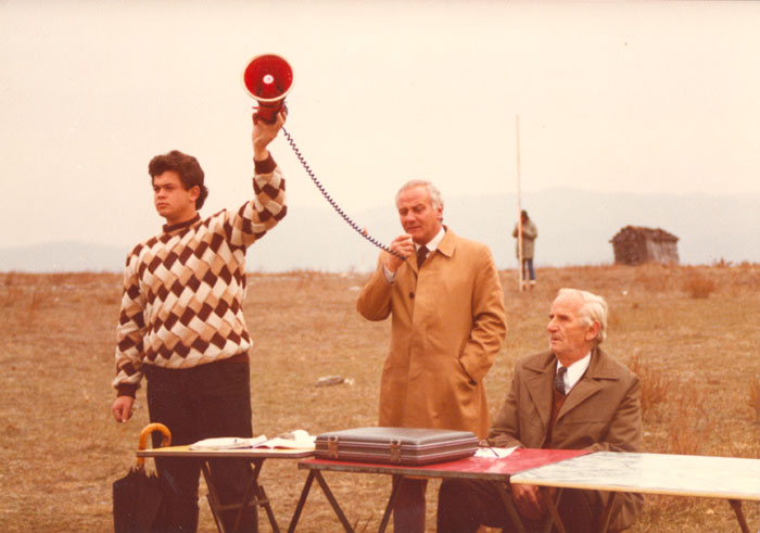 &nbsp;Συνεργάτες&nbsp;του&nbsp;Θόδωρου&nbsp;Αγγελόπουλου&nbsp;κατά&nbsp;τη&nbsp;διάρκεια&nbsp;των&nbsp;γυρισμάτων&nbsp;της&nbsp;ταινίας&nbsp;«Ταξίδι&nbsp;στα&nbsp;Κύθηρα»,&nbsp;1983