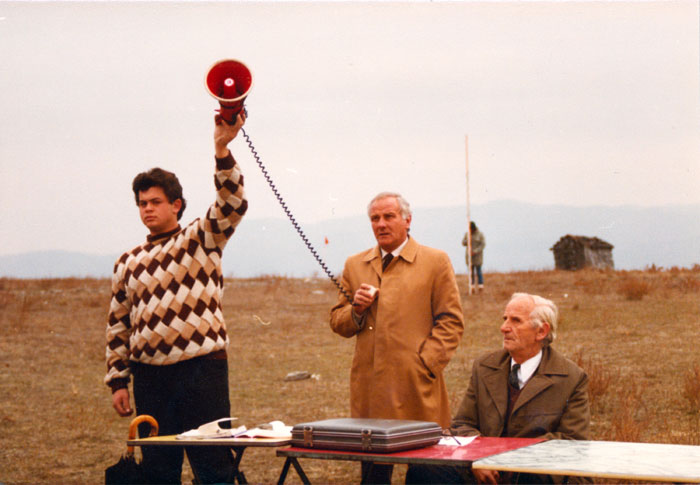 &nbsp;Συνεργάτες&nbsp;του&nbsp;Θόδωρου&nbsp;Αγγελόπουλου&nbsp;κατά&nbsp;τη&nbsp;διάρκεια&nbsp;των&nbsp;γυρισμάτων&nbsp;της&nbsp;ταινίας&nbsp;«Ταξίδι&nbsp;στα&nbsp;Κύθηρα»,&nbsp;1983