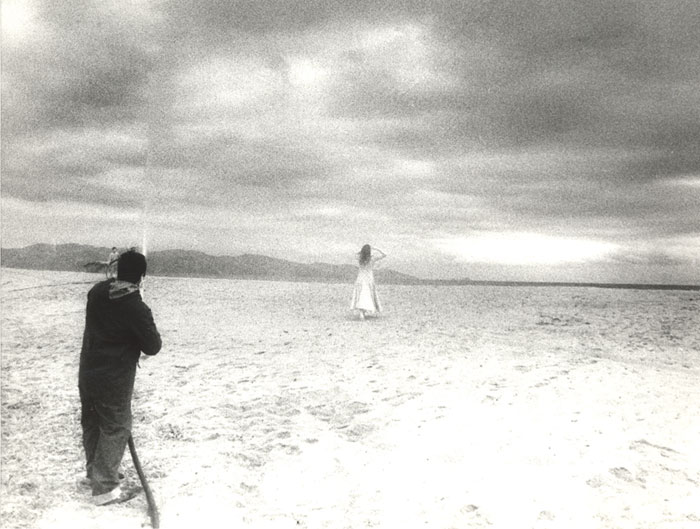 &nbsp;Η&nbsp;Isabelle&nbsp;Renauld&nbsp;και&nbsp;άλλοι&nbsp;συνεργάτες&nbsp;του&nbsp;Θόδωρου&nbsp;Αγγελόπουλου&nbsp;κατά&nbsp;τη&nbsp;διάρκεια&nbsp;των&nbsp;γυρισμάτων&nbsp;της&nbsp;ταινίας&nbsp;«Μια&nbsp;αιωνιότητα&nbsp;και&nbsp;μια&nbsp;μέρα»&nbsp;για&nbsp;τις&nbsp;ανάγκες&nbsp;της&nbsp;ταινίας,&nbsp;Maria&nbsp;Giannopoulou,&nbsp;1998