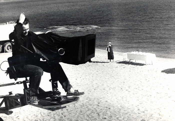 &nbsp;Ο&nbsp;Ανδρέας&nbsp;Σινάνος&nbsp;κατά&nbsp;τη&nbsp;διάρκεια&nbsp;των&nbsp;γυρισμάτων&nbsp;της&nbsp;ταινίας&nbsp;«Μια&nbsp;αιωνιότητα&nbsp;και&nbsp;μια&nbsp;μέρα»&nbsp;για&nbsp;τις&nbsp;ανάγκες&nbsp;της&nbsp;ταινίας,&nbsp;Maria&nbsp;Giannopoulou,&nbsp;1998