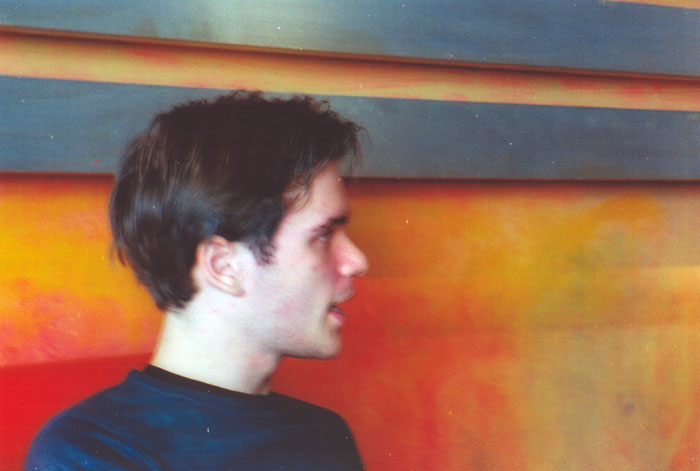 &nbsp;Ο&nbsp;Νίκος&nbsp;Πουρσανίδης&nbsp;κατά&nbsp;τη&nbsp;διάρκεια&nbsp;των&nbsp;γυρισμάτων&nbsp;της&nbsp;ταινίας&nbsp;«Το&nbsp;λιβάδι&nbsp;που&nbsp;δακρύζει»,&nbsp;2004