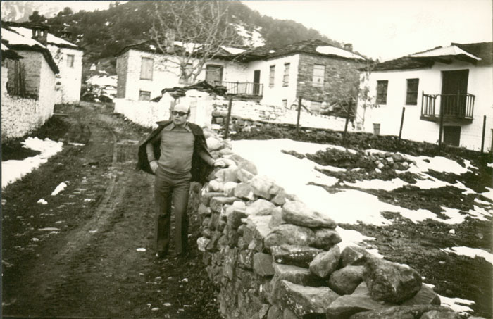 Theo&nbsp;Angelopoulos&nbsp;nella&nbsp;cittadina&nbsp;di&nbsp;Dotsikó&nbsp;in&nbsp;Grevena,&nbsp;1978