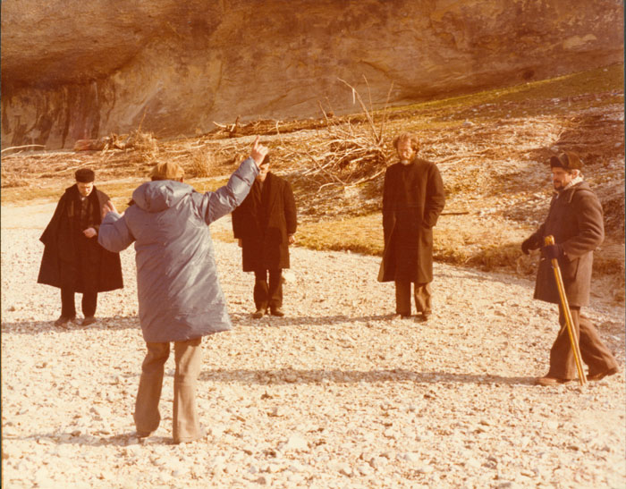 Theo&nbsp;Angelopoulos&nbsp;mit&nbsp;seinen&nbsp;Mitarbeitenden&nbsp;während&nbsp;Dreharbeiten&nbsp;zum&nbsp;Film&nbsp;«Der&nbsp;grosse&nbsp;Alexander»,&nbsp;1979.