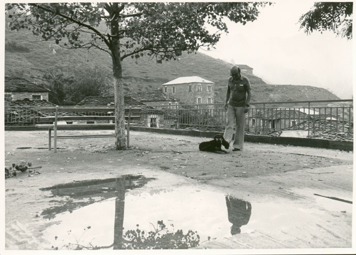 Theo&nbsp;Angelopoulos&nbsp;in&nbsp;Kipseli&nbsp;während&nbsp;Dreharbeiten&nbsp;zum&nbsp;Film&nbsp;«Der&nbsp;grosse&nbsp;Alexander»,&nbsp;1979.