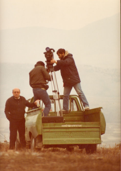 Theo&nbsp;Angelopoulos&nbsp;und&nbsp;Mitarbeitende&nbsp;während&nbsp;der&nbsp;Dreharbeiten&nbsp;zum&nbsp;Film&nbsp;«Reise&nbsp;nach&nbsp;Kithera».