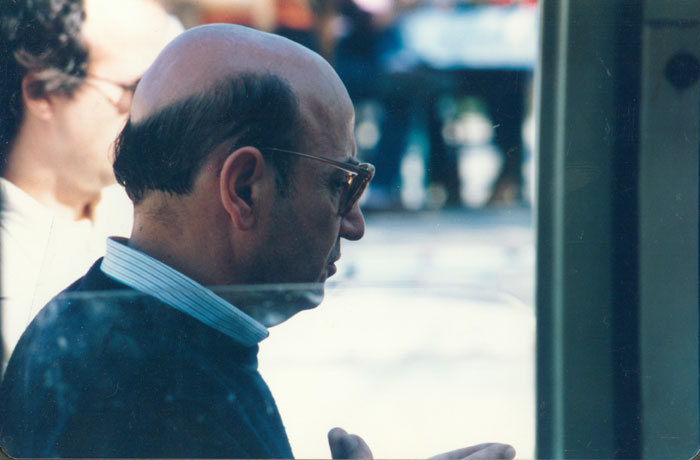 Theo&nbsp;Angelopoulos&nbsp;während&nbsp;Dreharbeiten&nbsp;zum&nbsp;Film&nbsp;«Reise&nbsp;nach&nbsp;Kithera».